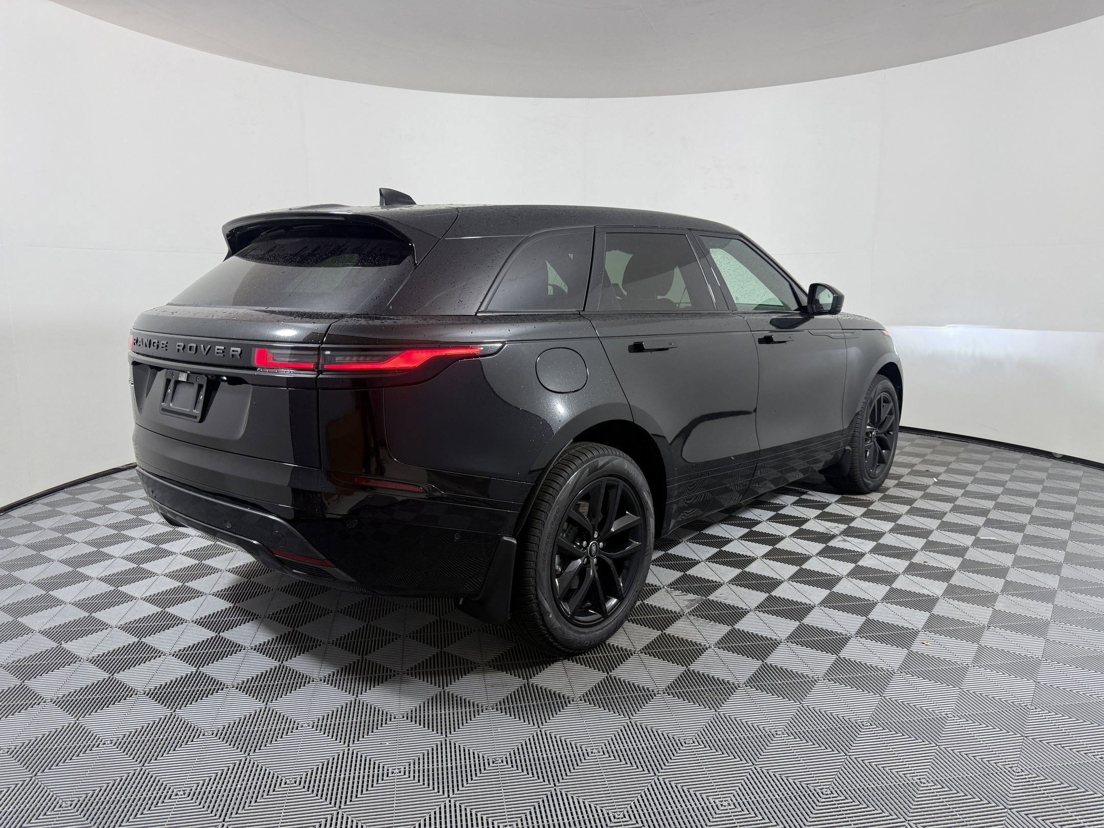 Used 2026 Land Rover Range Rover Velar Dynamic SE AWD/4WD image 8