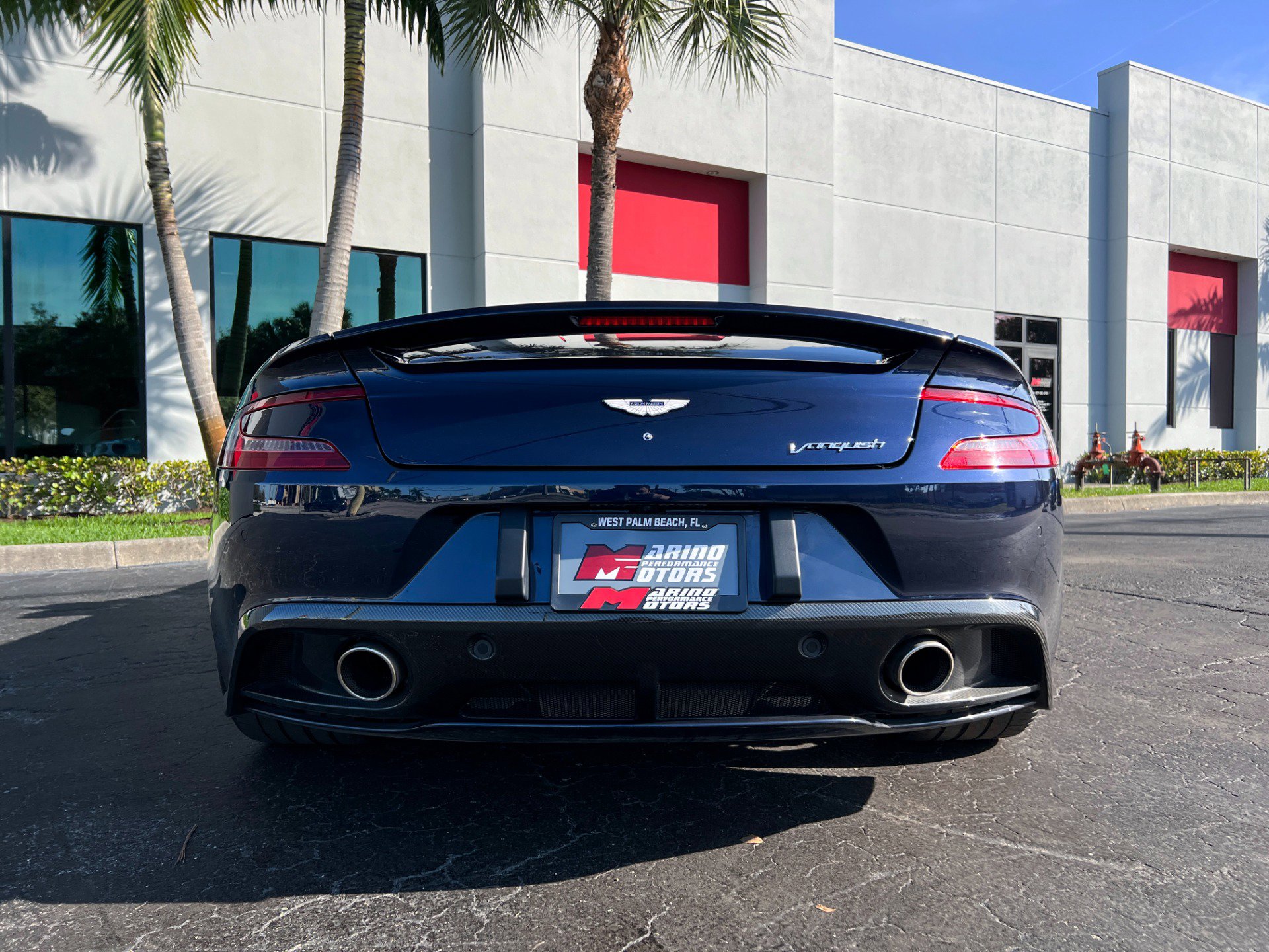 Used 2014 Aston Martin Vanquish Volante image 11