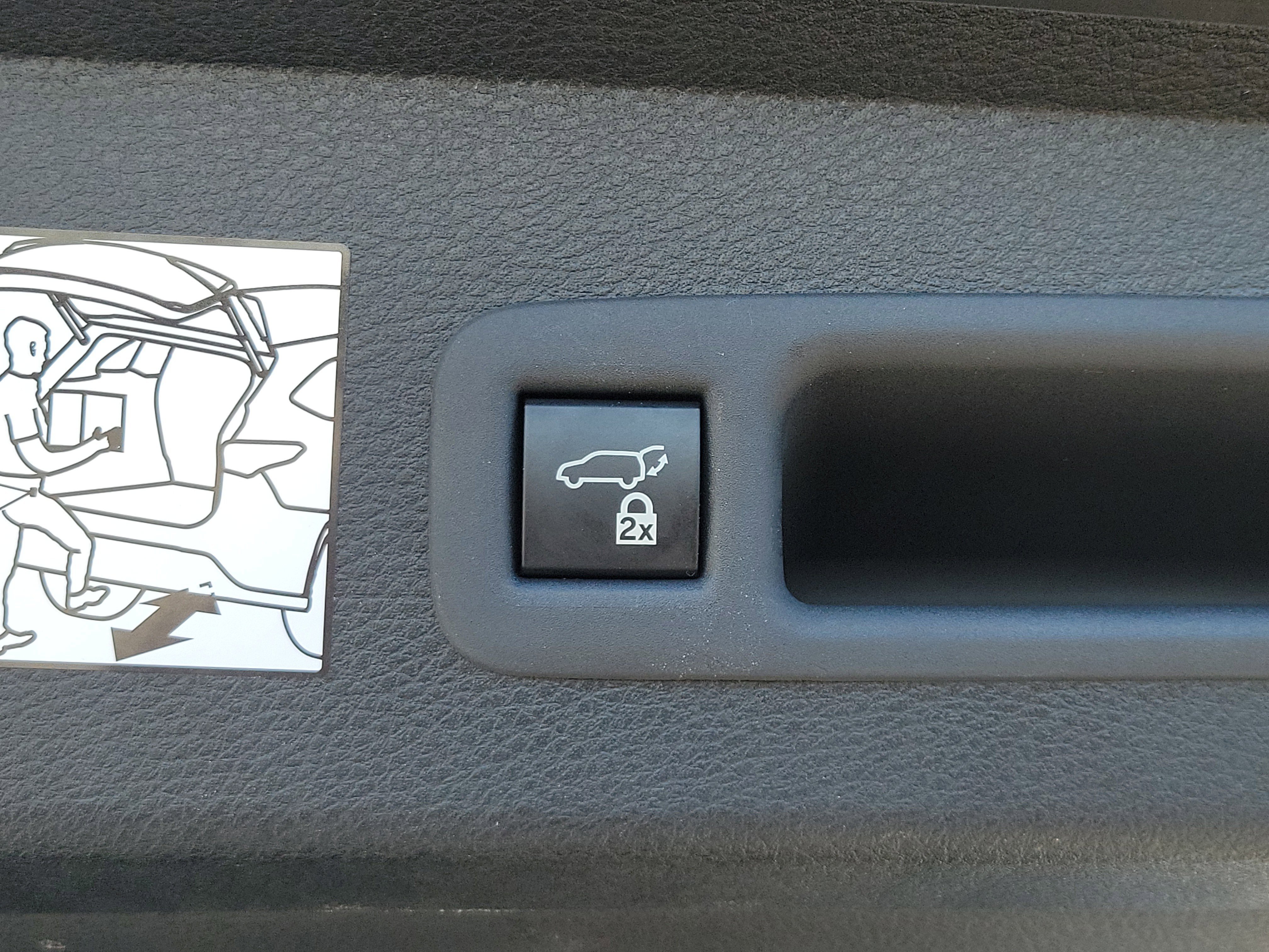 Used 2023 Toyota Sienna XSE w/ XSE Plus Package image 14