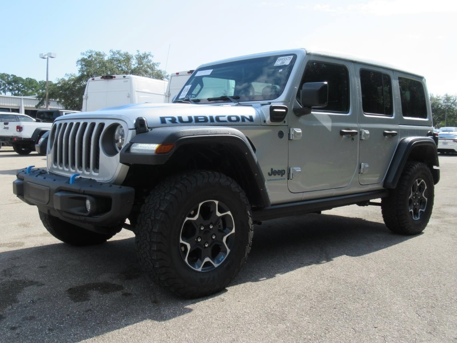 Used 2023 Jeep Wrangler Unlimited Rubicon 4xe w/ Steel Bumper Group AWD/4WD image 2