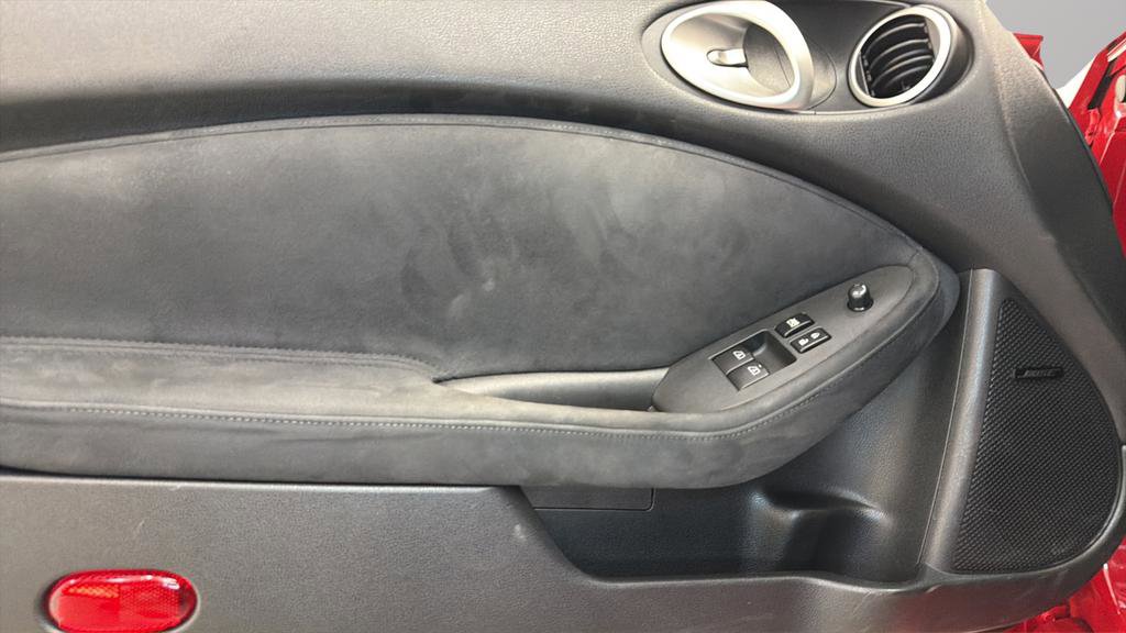 Used 2009 Nissan 370Z Touring image 21