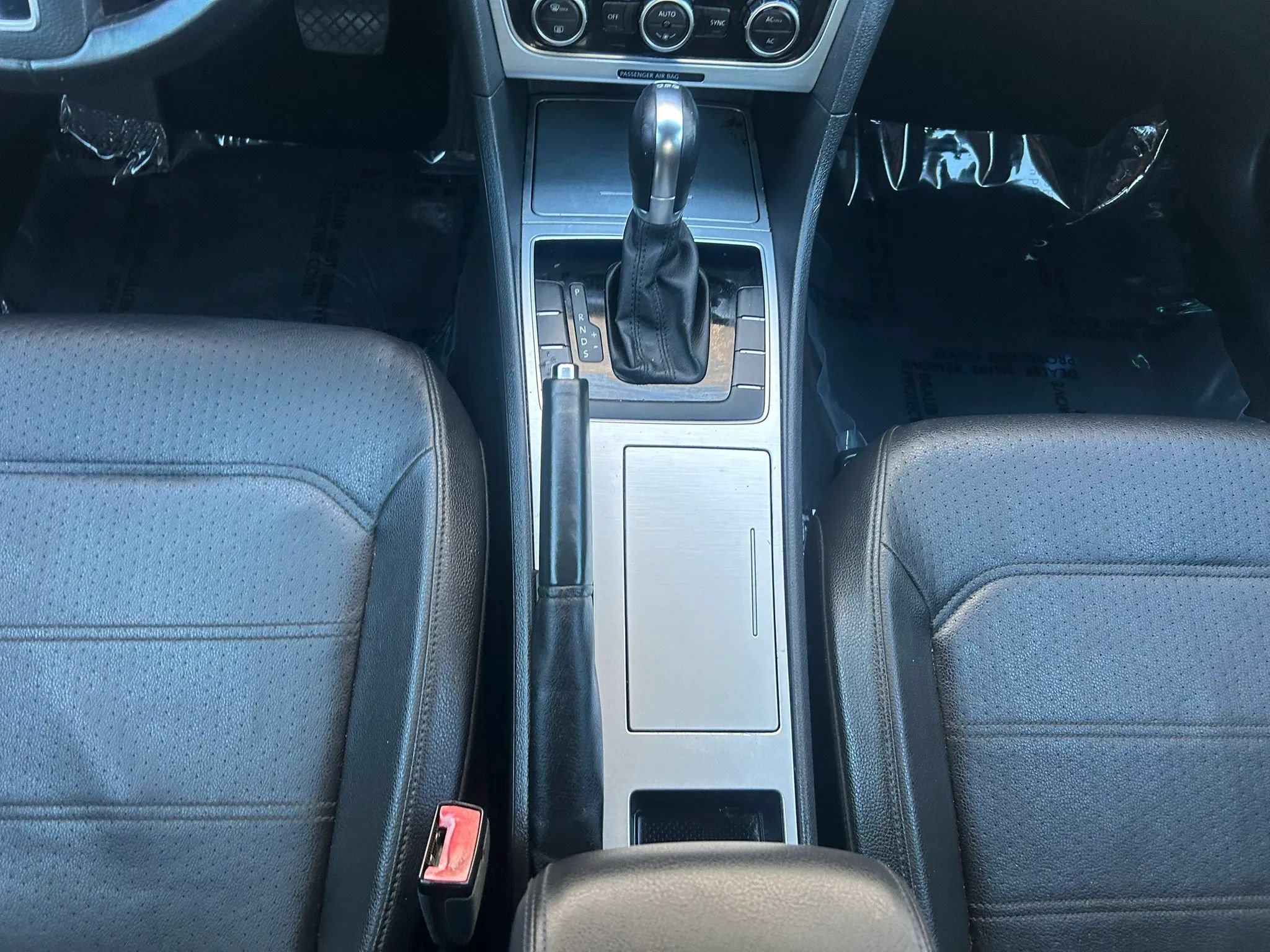 Used 2012 Volkswagen Passat TDI SE FWD image 20
