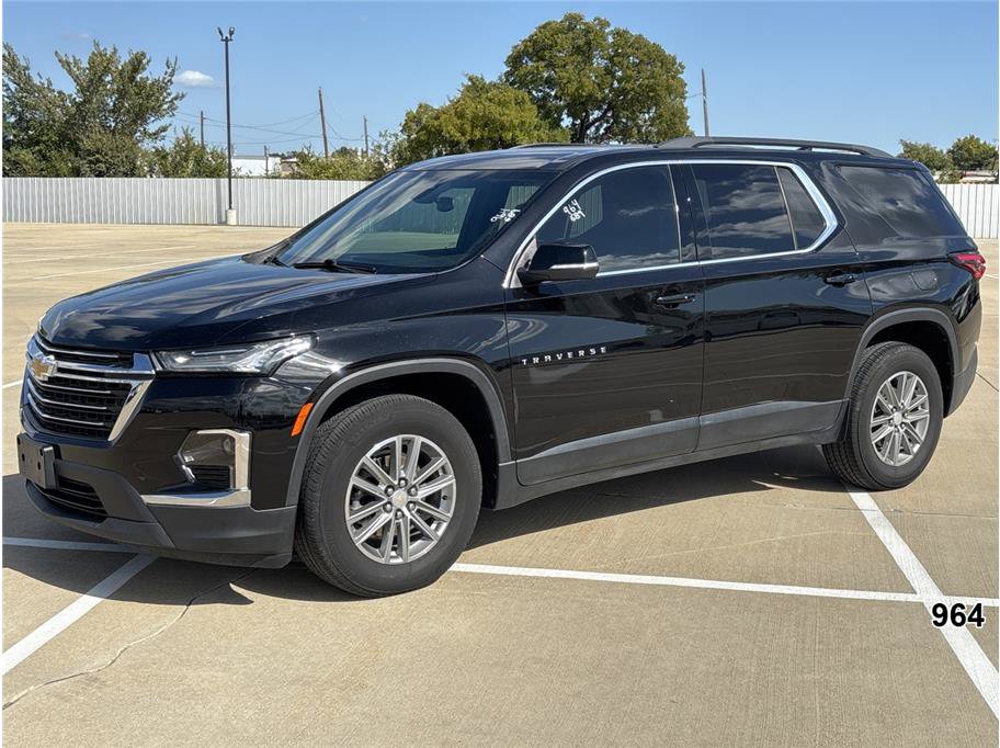 Used 2023 Chevrolet Traverse LT FWD image 1