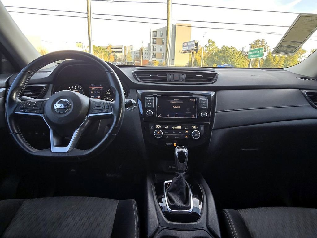 Used 2020 Nissan Rogue SV image 10