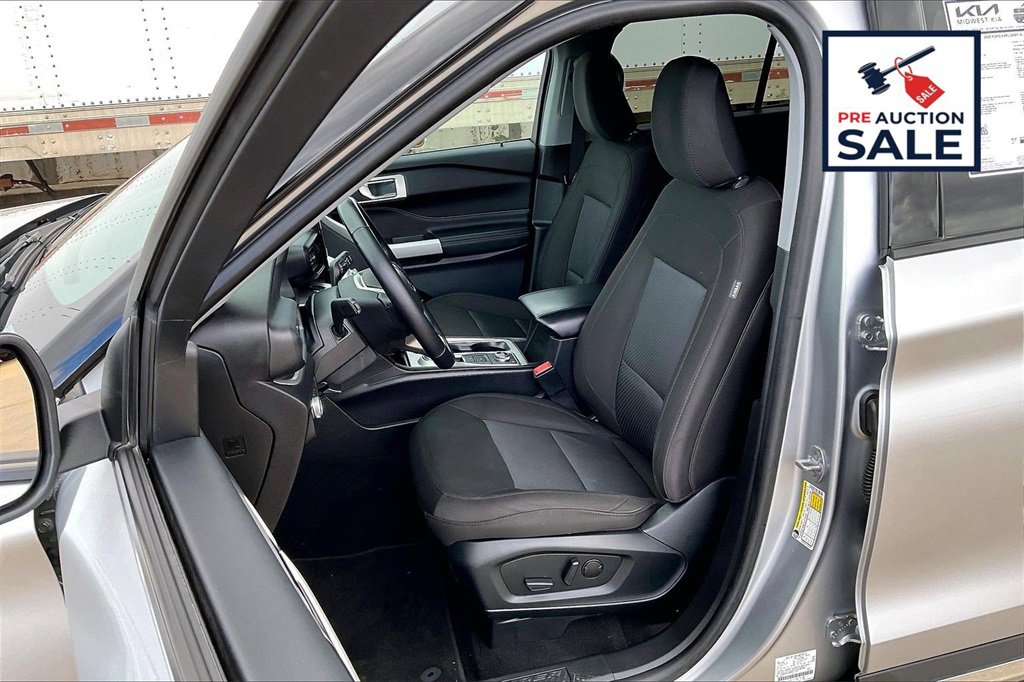 Used 2022 Ford Explorer XLT image 25