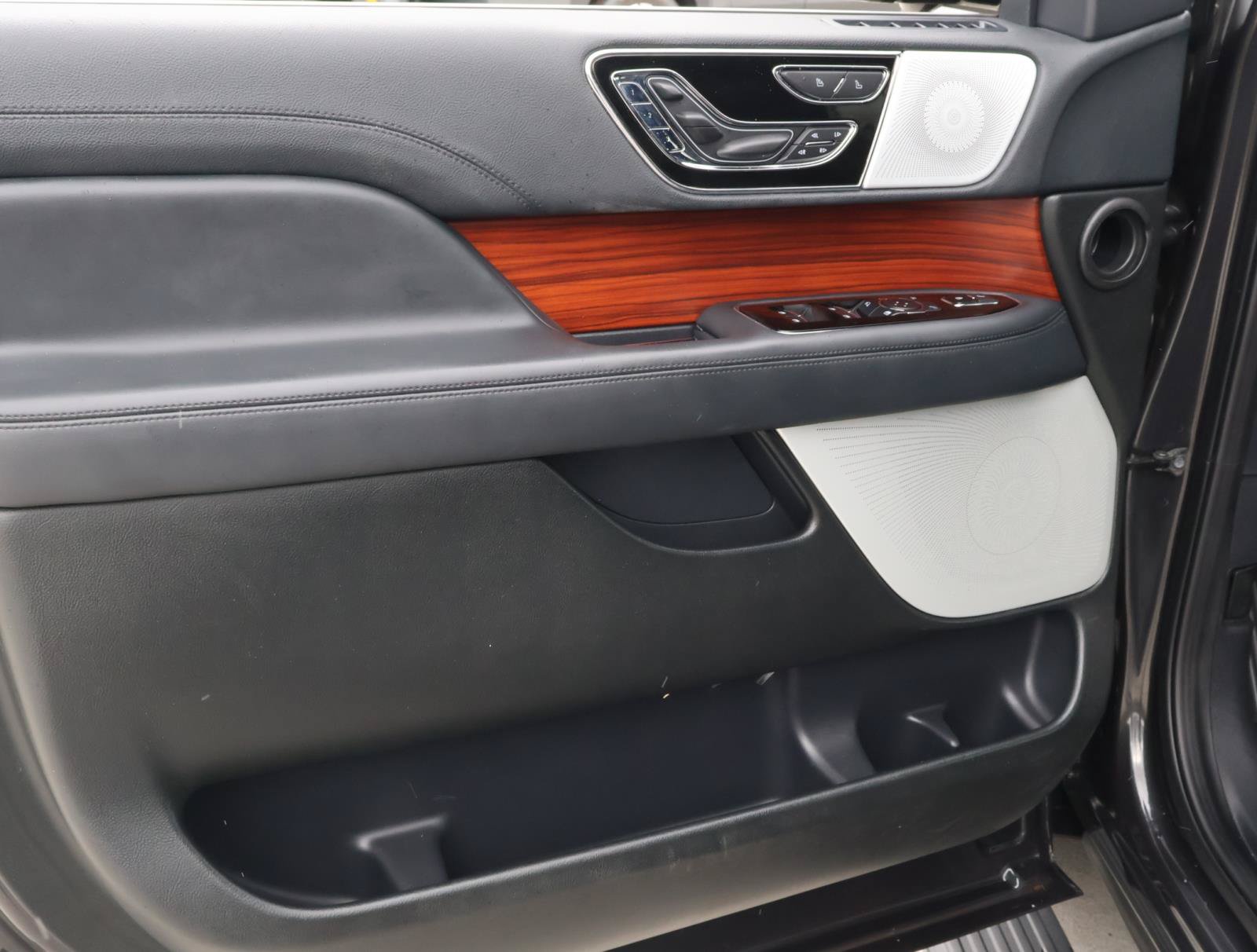 Used 2023 Lincoln Navigator Reserve RWD image 15