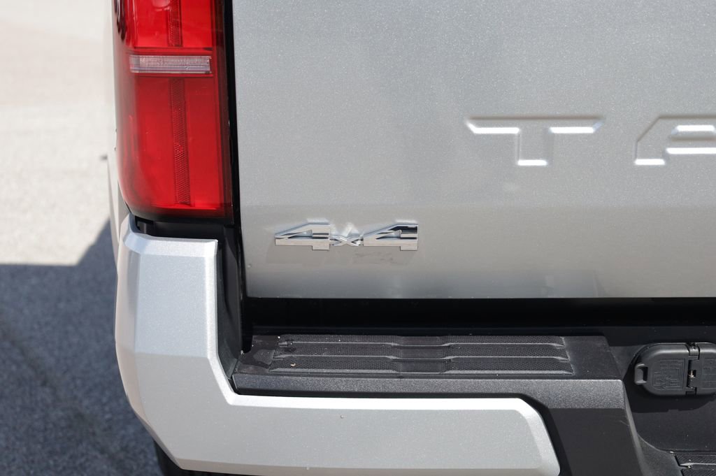 Used 2024 Toyota Tacoma SR5 AWD/4WD image 23