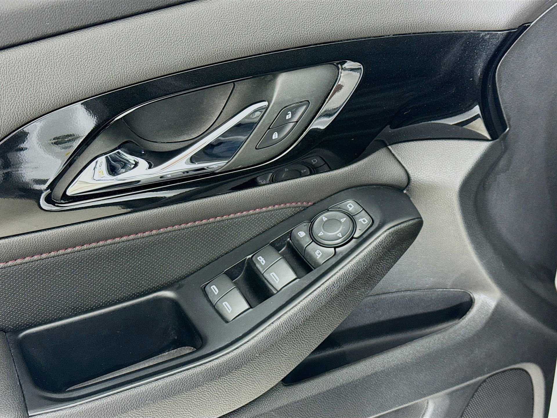 Used 2023 Chevrolet Traverse RS w/ LPO, Floor Liner Package image 19