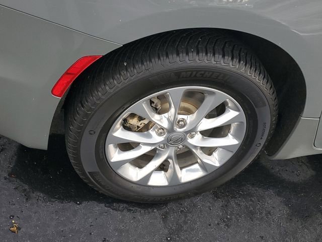 Used 2022 Chrysler Pacifica Touring-L AWD/4WD image 5