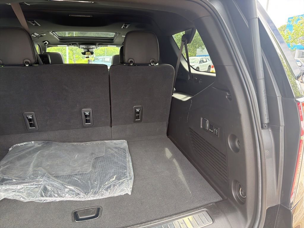 Used 2023 Chevrolet Suburban High Country AWD/4WD image 21