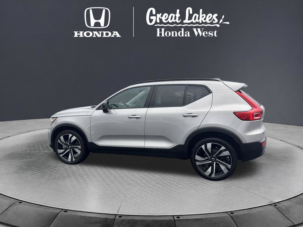 Used 2023 Volvo XC40 B5 Plus w/ Driver Assist Package AWD/4WD image 12