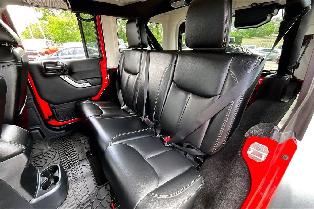 Used 2015 Jeep Wrangler Unlimited Rubicon image 21