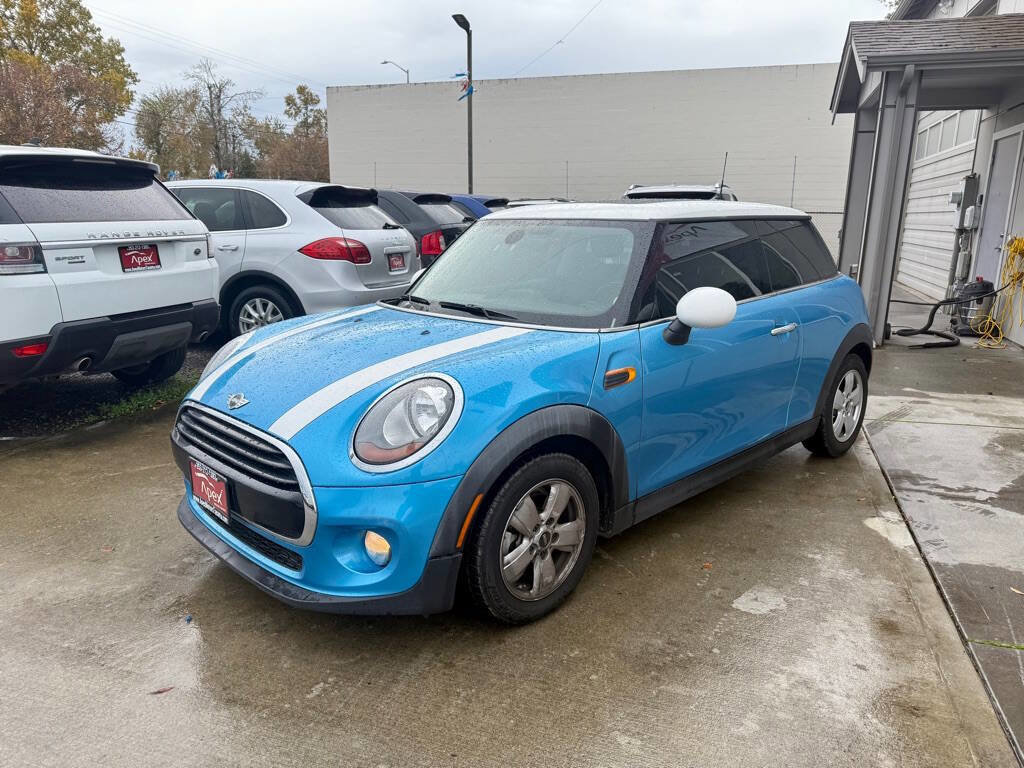 Used 2016 MINI Cooper 2-Door Hardtop image 4