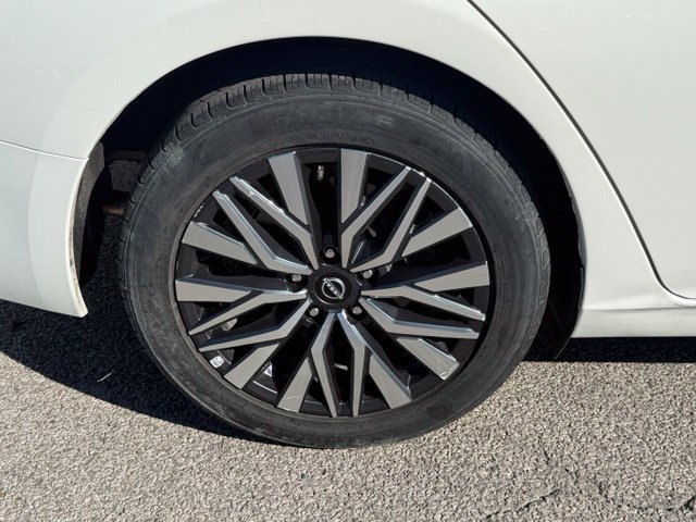 Used 2025 Nissan Altima 2.5 SV FWD image 9