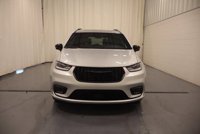 New 2026 Chrysler Pacifica Limited image 3