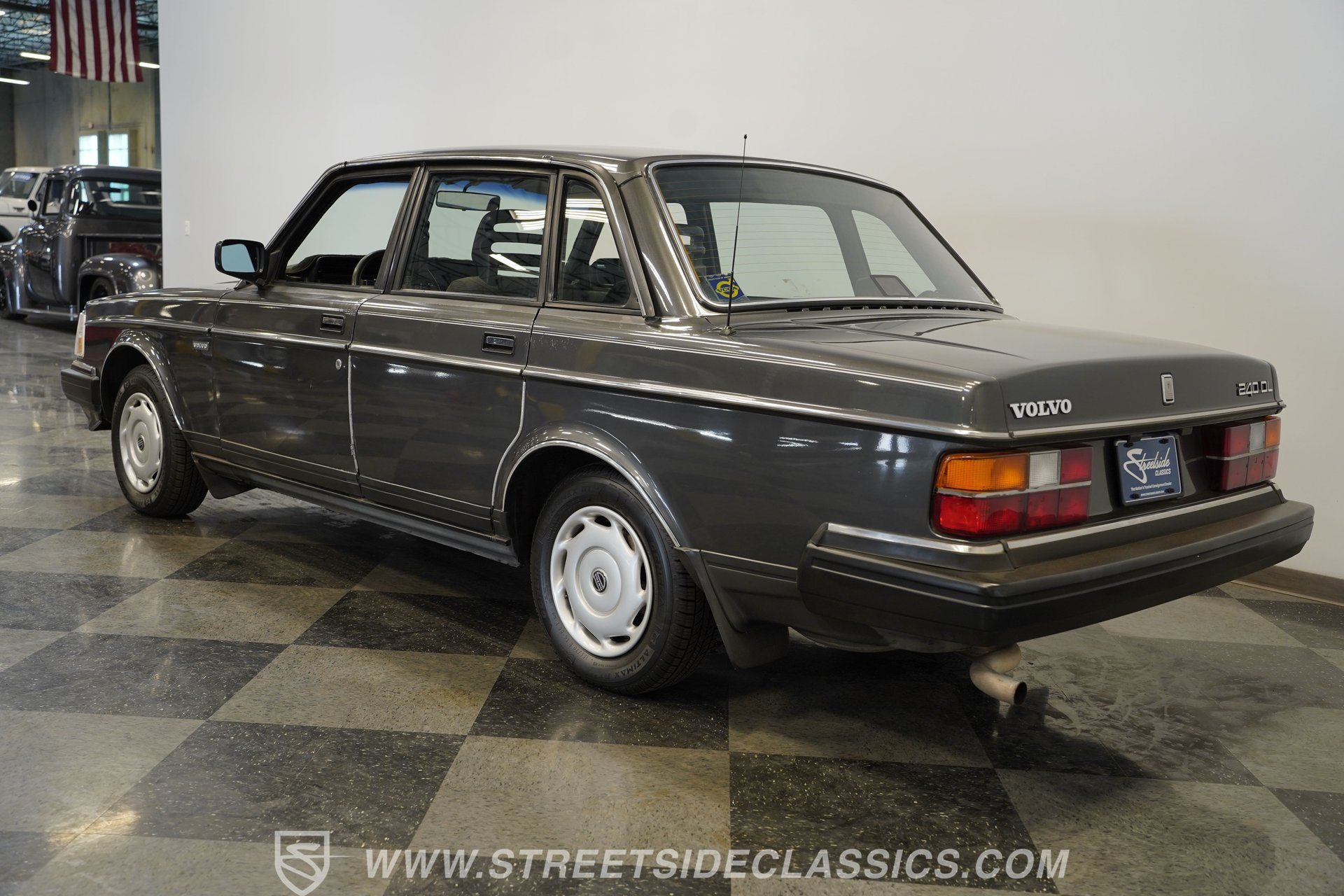 Used 1988 Volvo 240 Sedan RWD image 10