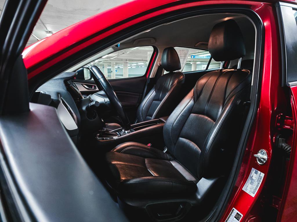 Used 2018 MAZDA MAZDA3 Touring FWD image 16