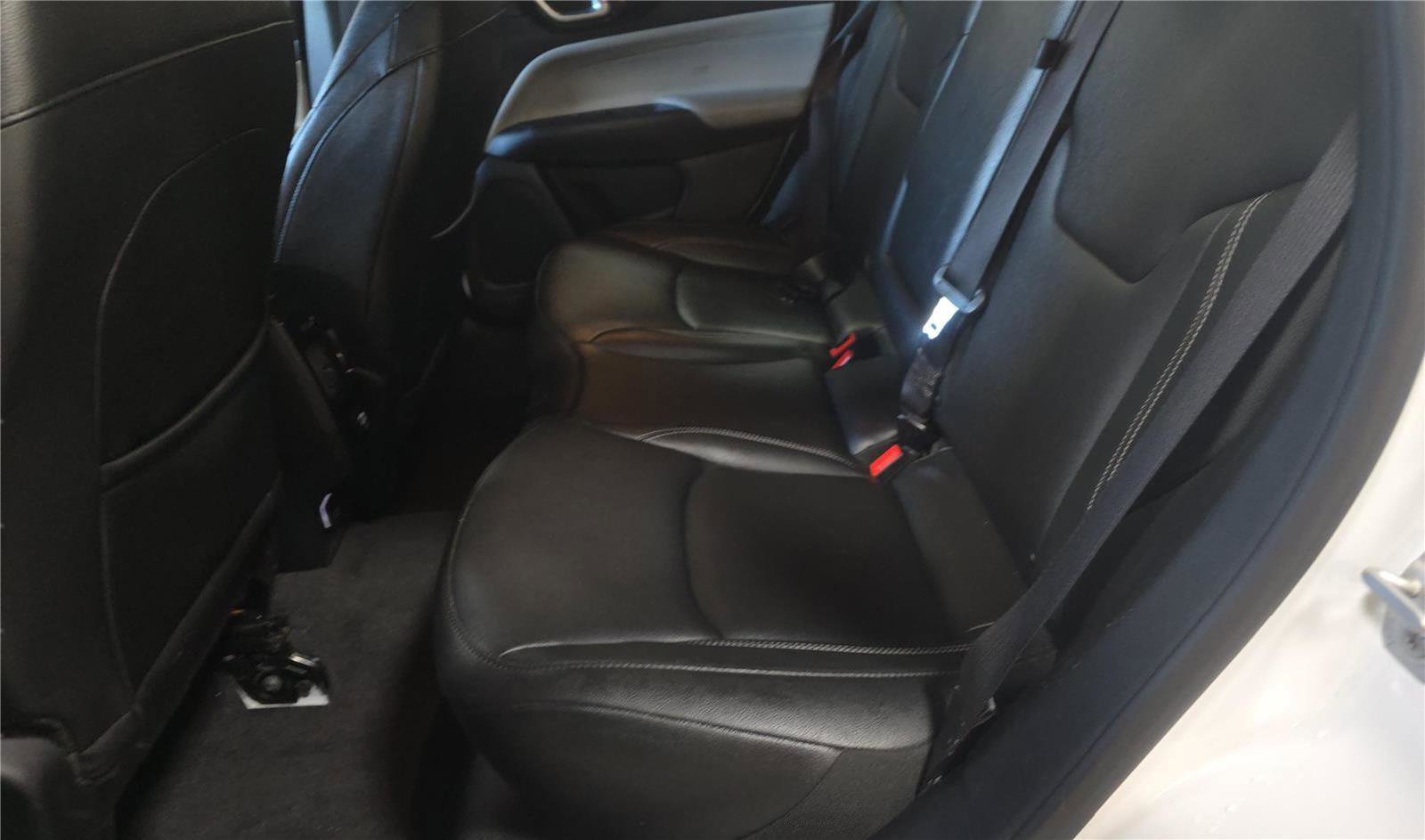 Used 2025 Jeep Compass Limited AWD/4WD image 13