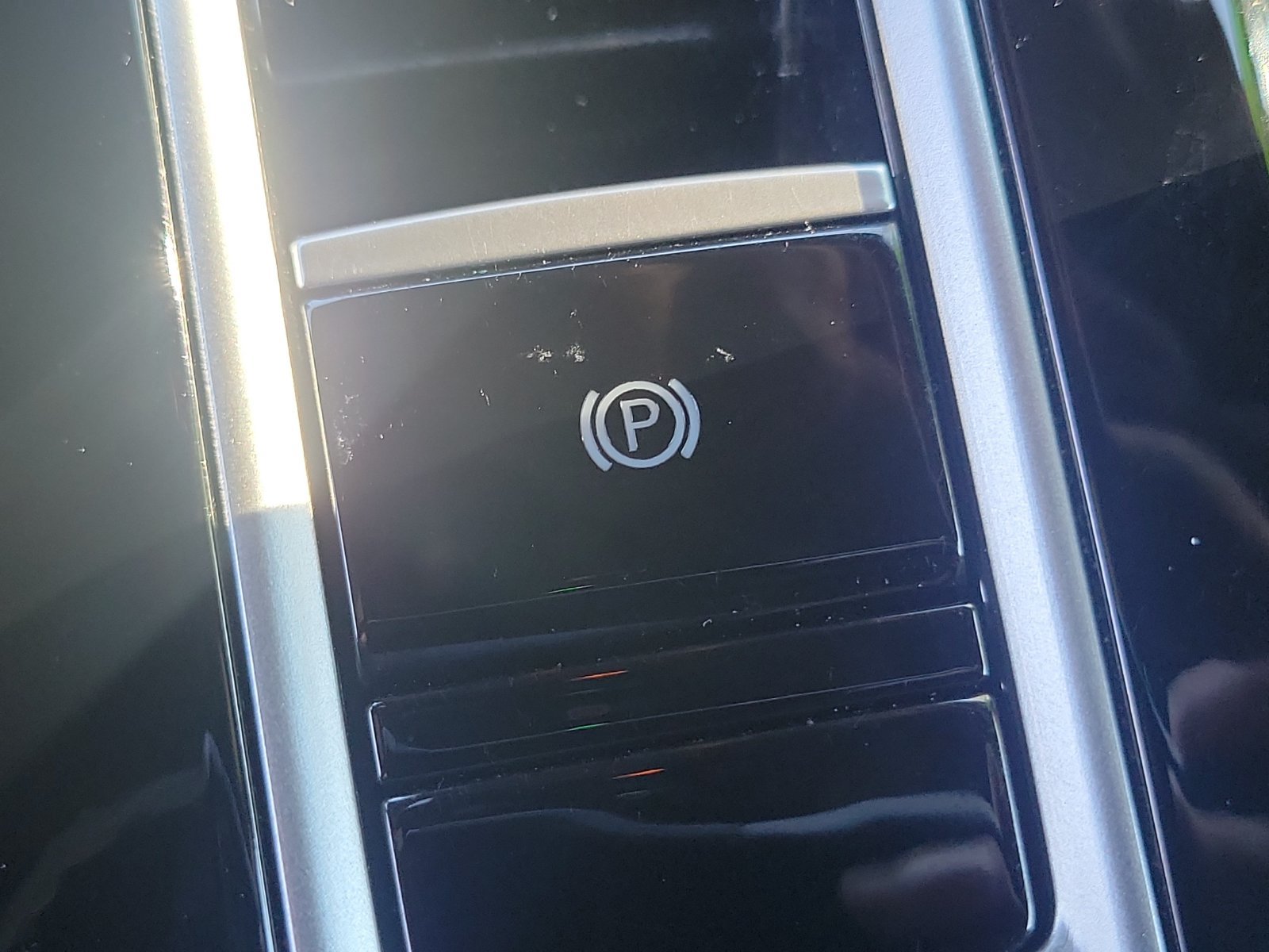 Used 2024 Volkswagen Atlas Cross Sport SE FWD image 16