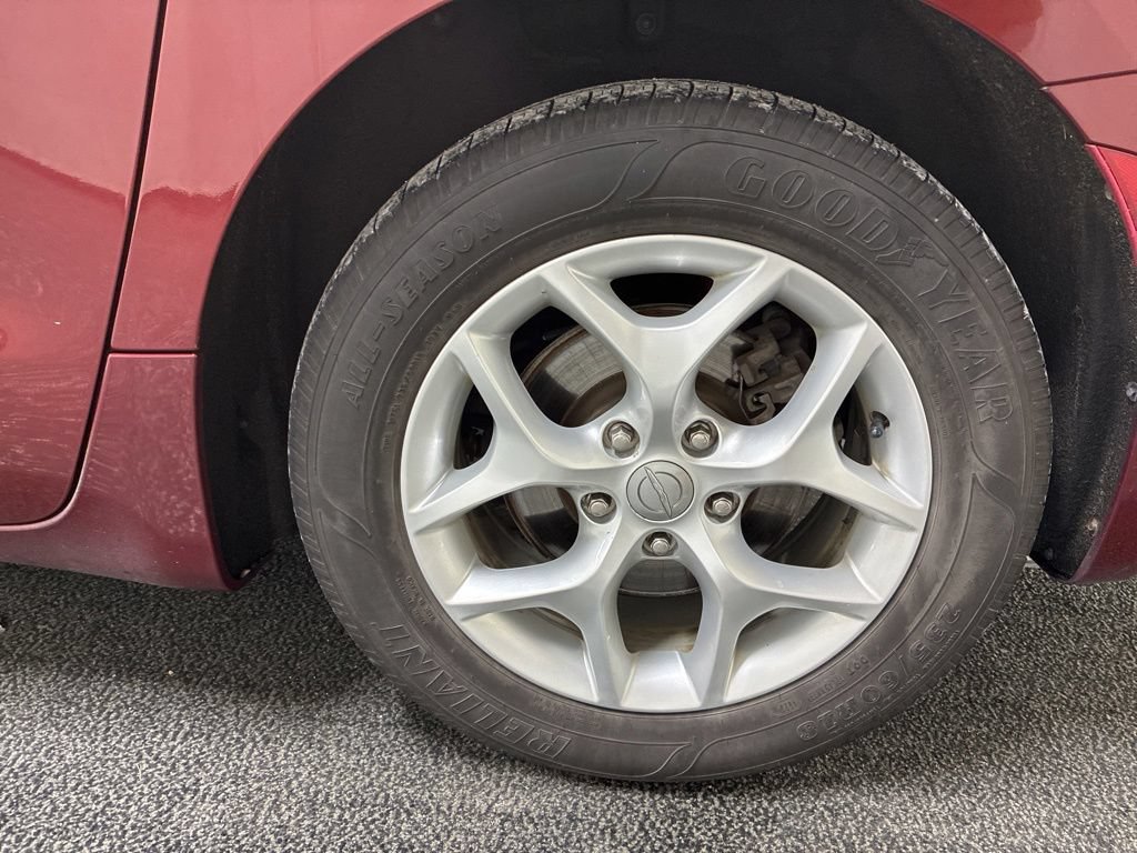 Used 2017 Chrysler Pacifica Touring-L w/ Tire & Wheel Group FWD image 9