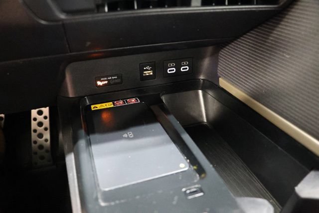 Used 2025 Toyota Camry SE FWD image 28
