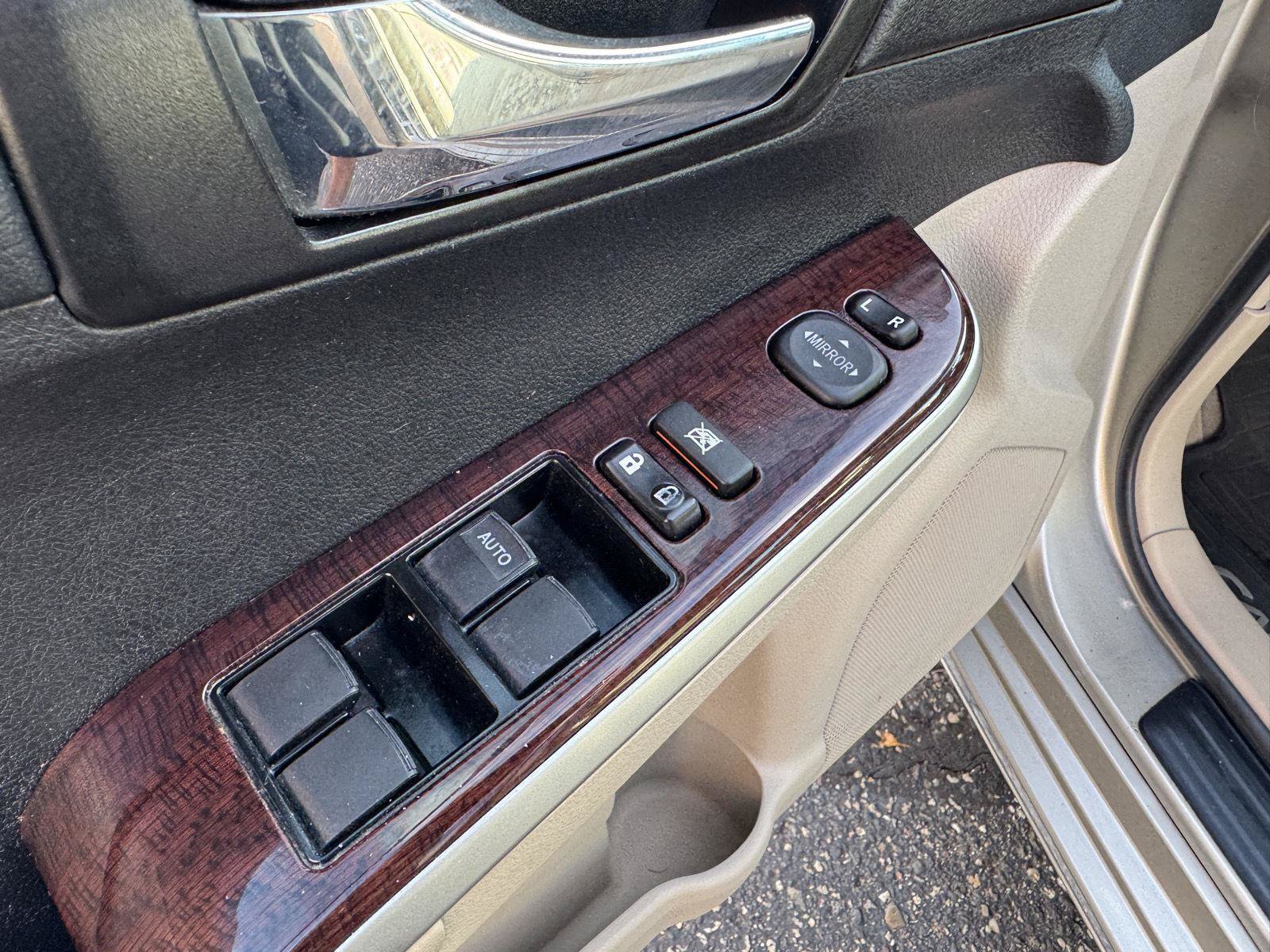 Used 2014 Toyota Camry XLE w/ Leather Package FWD image 13