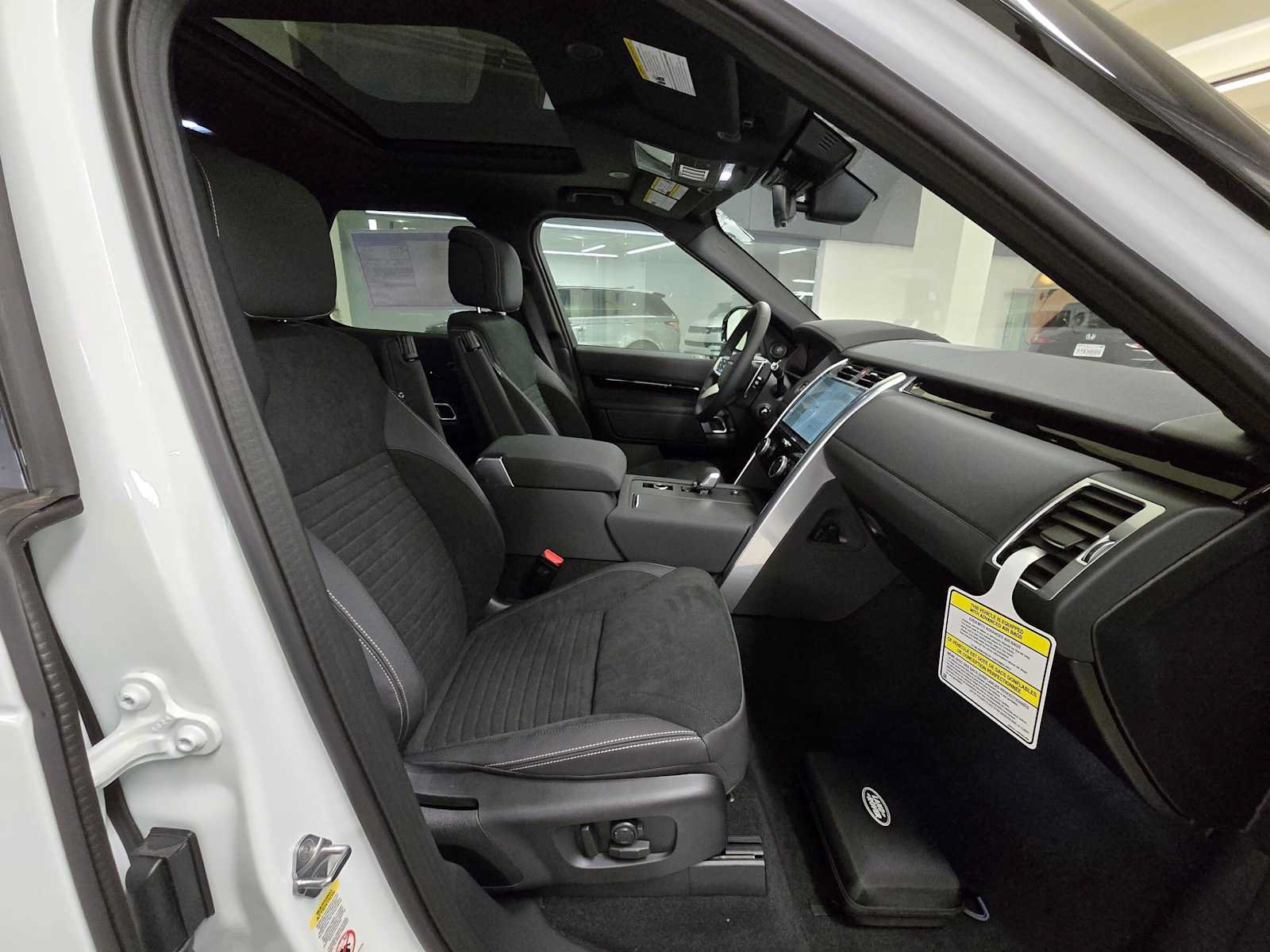 New 2026 Land Rover Discovery S AWD/4WD image 11