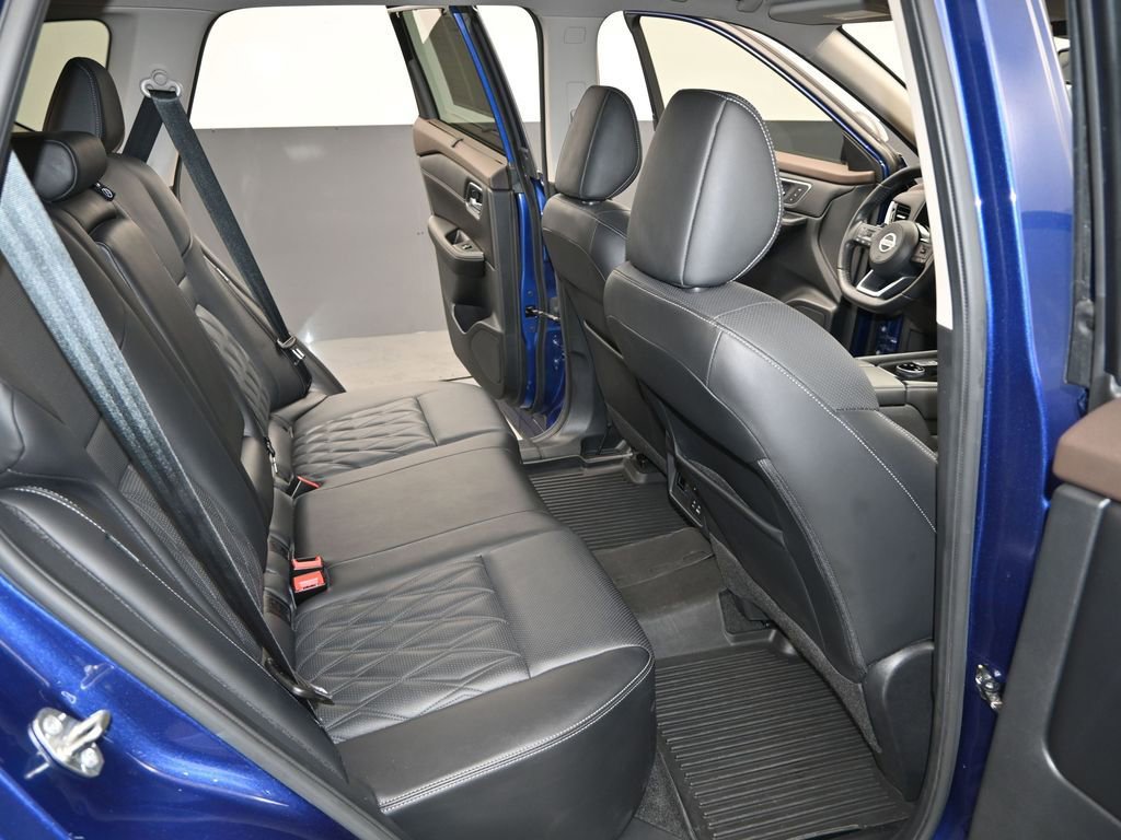 Used 2021 Nissan Rogue Platinum image 27