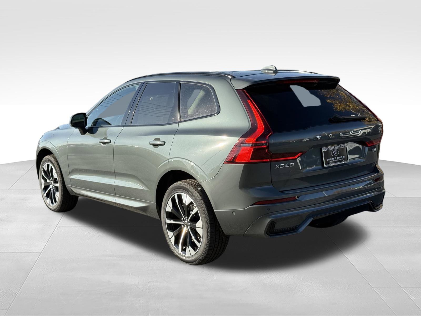 New 2027 Volvo XC60 B5 Plus AWD/4WD image 3