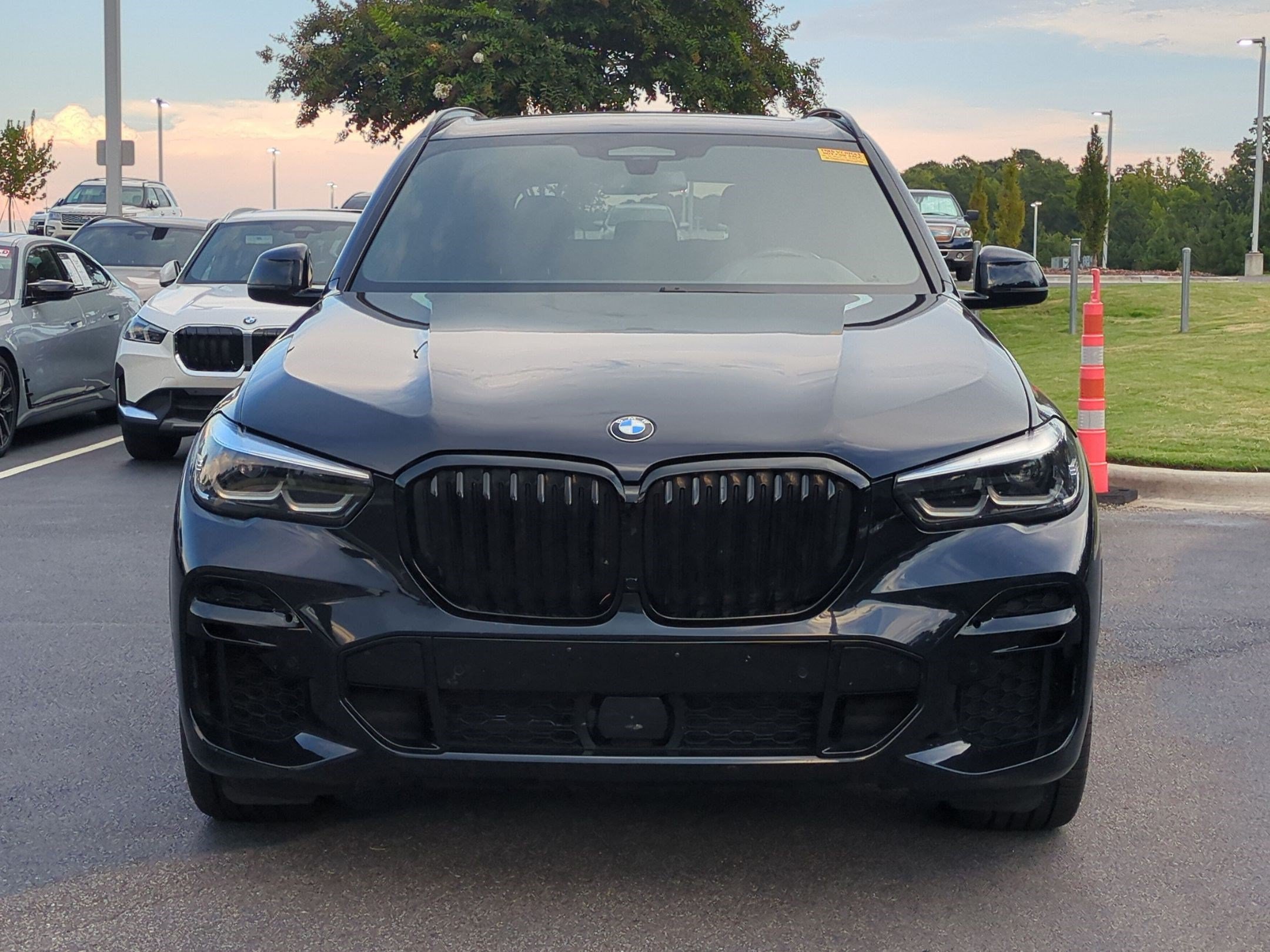 Used 2022 BMW X5 xDrive40i w/ M Sport Package AWD/4WD image 3