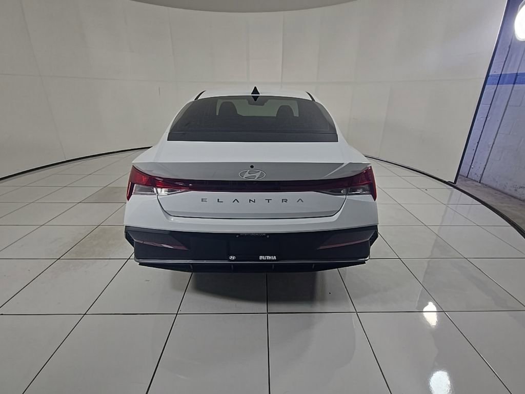 New 2026 Hyundai Elantra SE FWD image 6
