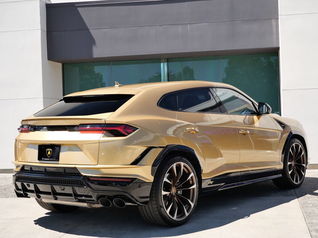 Used 2023 Lamborghini Urus S AWD/4WD image 3
