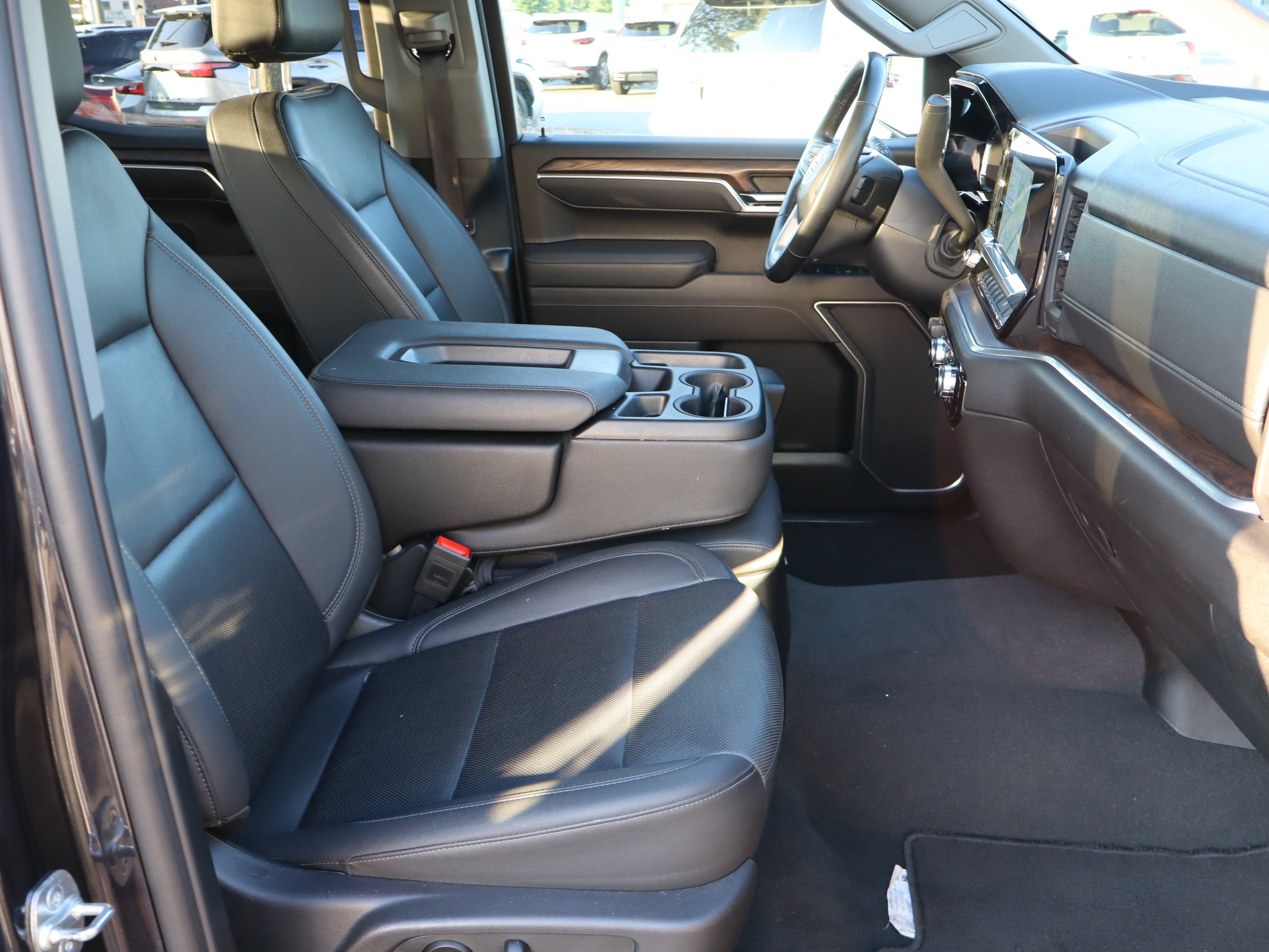 Used 2025 GMC Sierra 1500 SLT AWD/4WD image 35