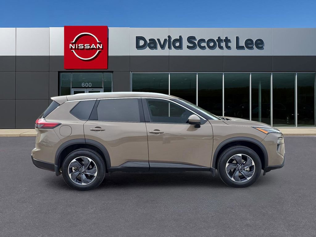 Used 2024 Nissan Rogue SV w/ SV Premium Package image 4