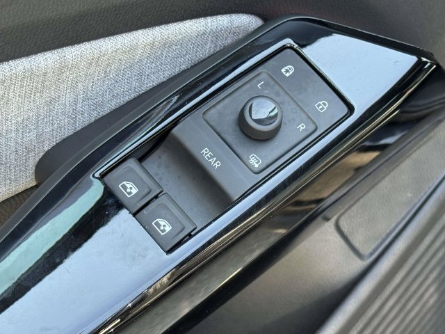 Used 2023 Volkswagen ID.4 Pro RWD image 20