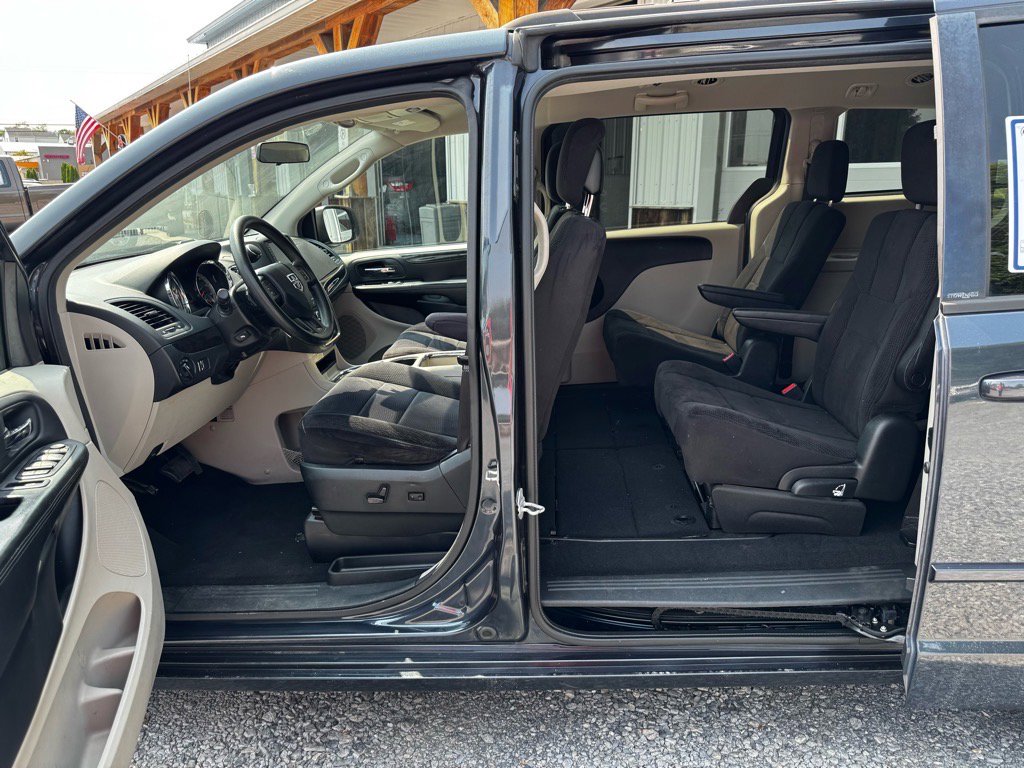 Used 2014 Dodge Grand Caravan SXT w/ Security Group image 12