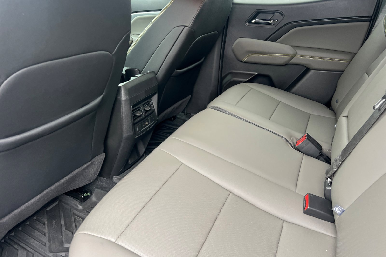 Used 2025 Chevrolet Colorado ZR2 w/ Technology Package image 12