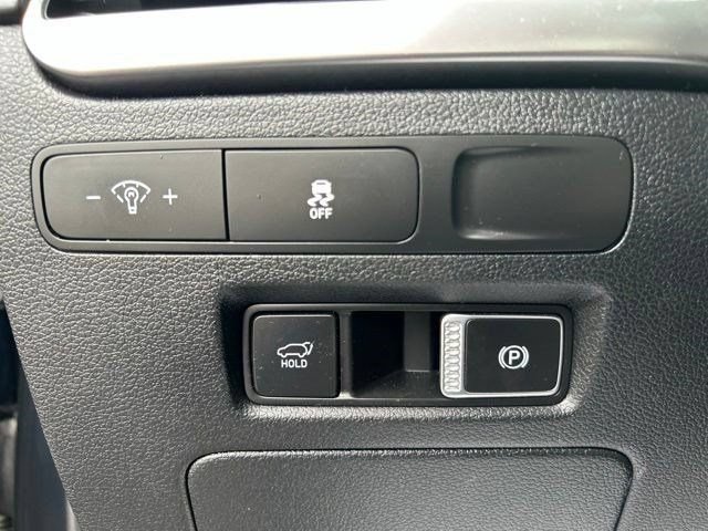 Used 2023 Hyundai Palisade Limited w/ Winter Package FWD image 18
