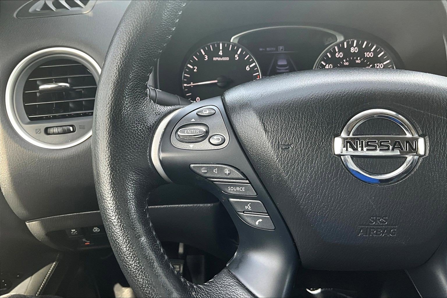 Used 2019 Nissan Pathfinder SL AWD/4WD image 19