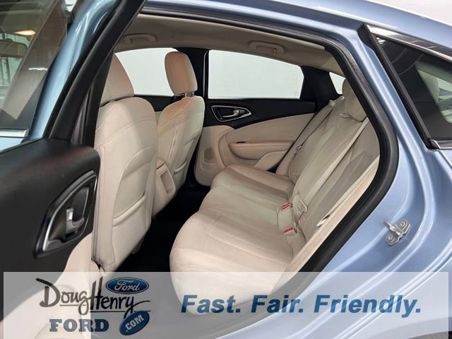 Used 2015 Chrysler 200 Limited image 27