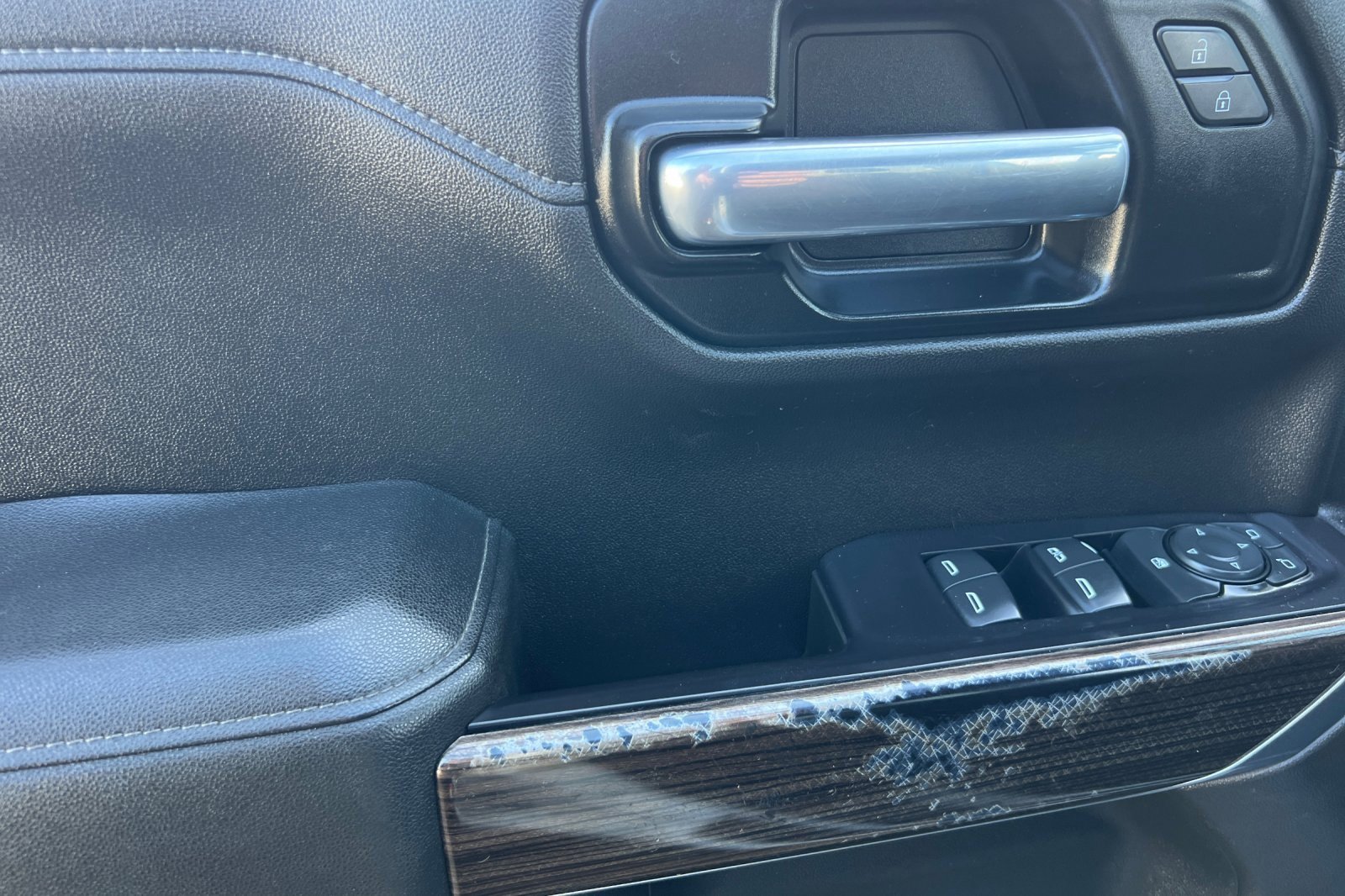 Used 2021 Chevrolet Silverado 1500 LT w/ Z71 Off-Road Package image 11