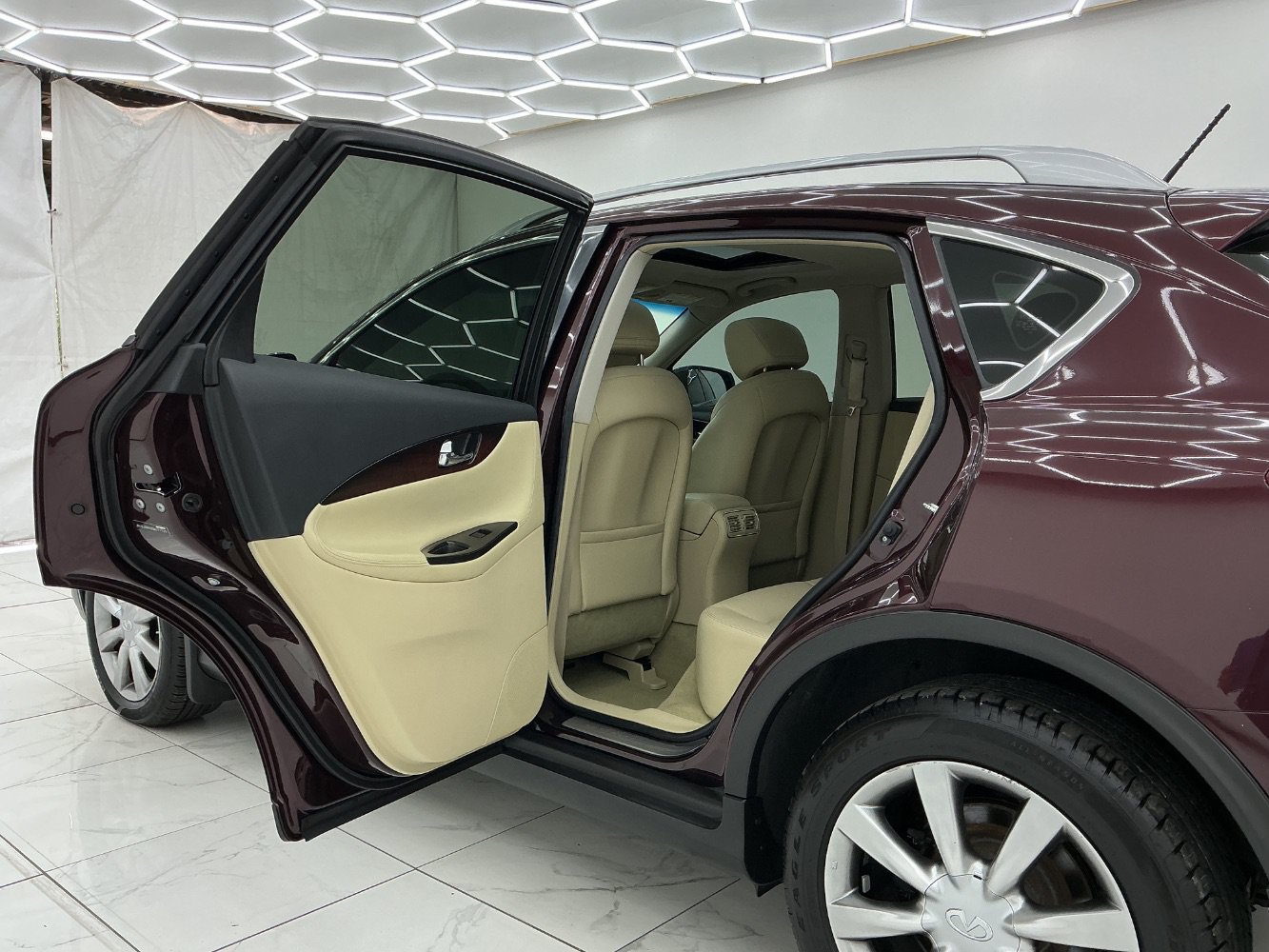 Used 2016 INFINITI QX50 AWD w/ Premium Package image 22