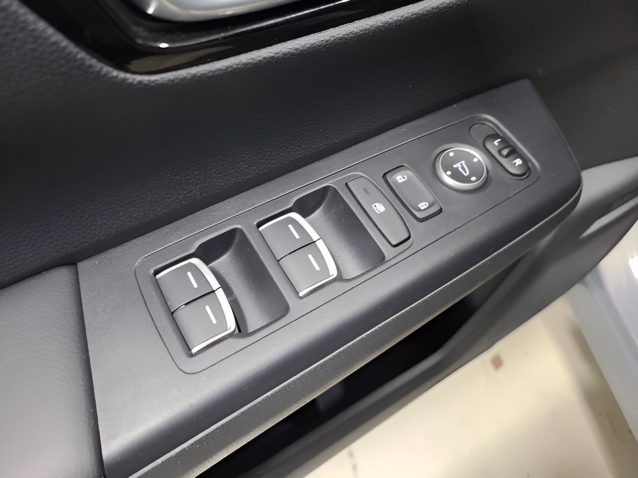 Used 2023 Honda CR-V EX-L image 22