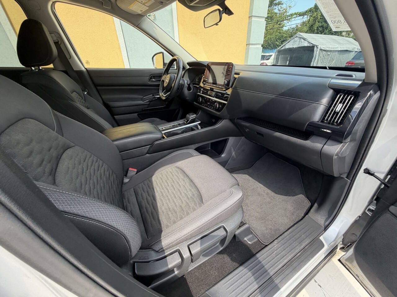 Used 2025 Nissan Pathfinder SV FWD image 14
