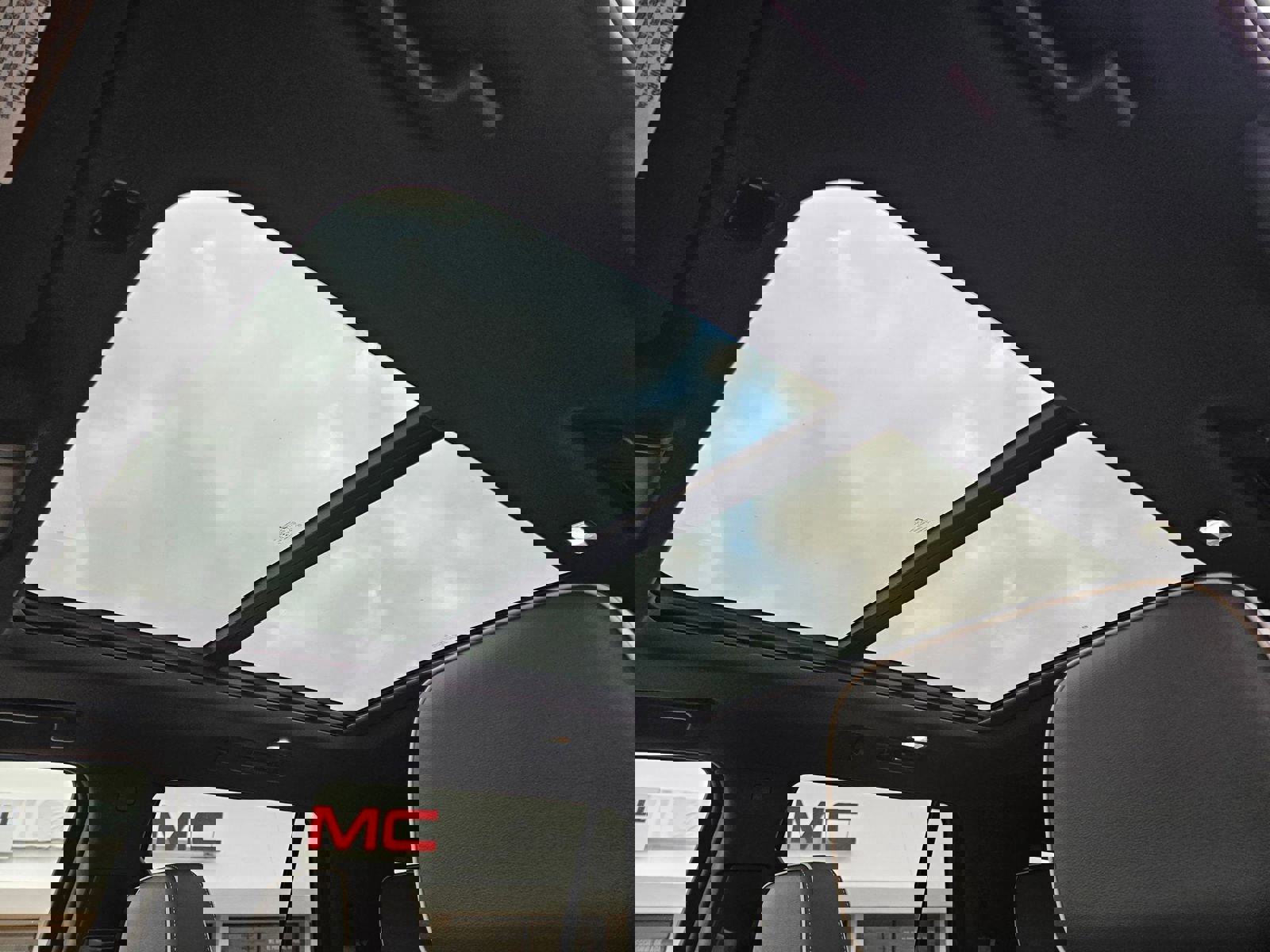 Used 2022 GMC Yukon SLT w/ SLT Luxury Package image 27