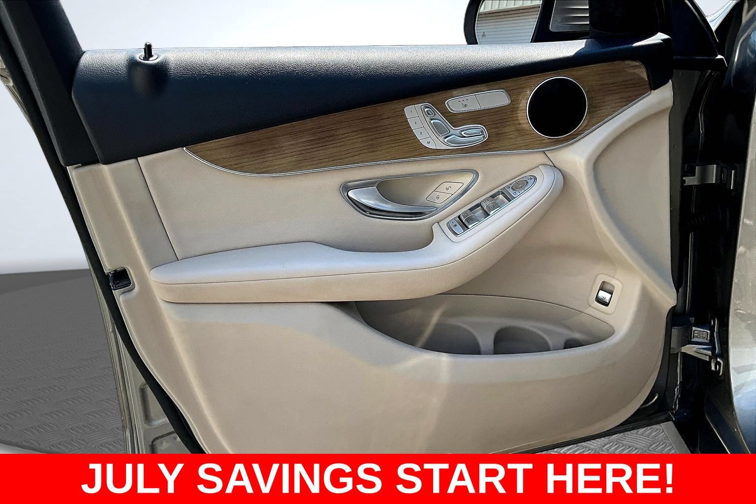 Used 2019 Mercedes-Benz GLC 300 4MATIC w/ Premium Package image 25