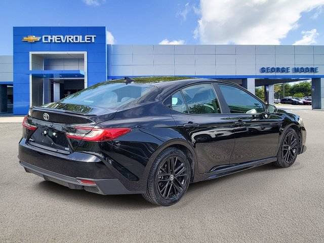 Used 2025 Toyota Camry SE FWD image 4