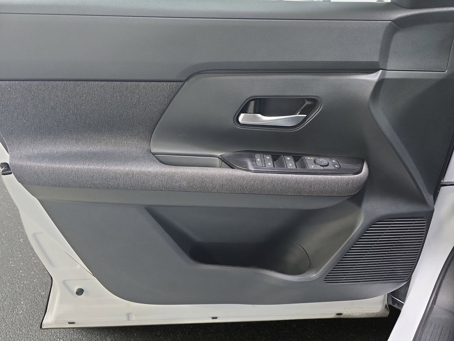 Certified 2025 Nissan Kicks SV image 24