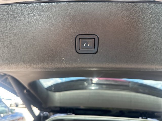 Used 2022 Chevrolet Traverse LT image 9
