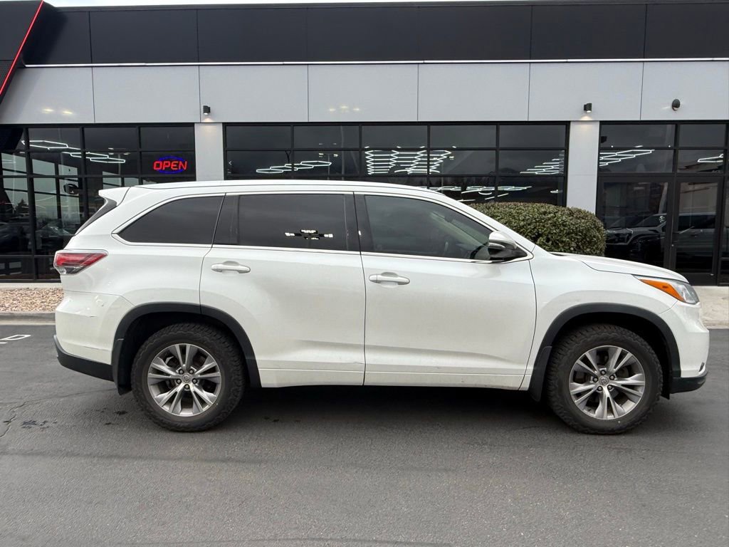 Used 2015 Toyota Highlander XLE AWD/4WD image 9